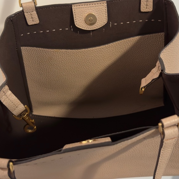 Tory Burch McGraw Triangular Pebbled Leather Tote. Color: Tiramisu - Picture 3 of 15